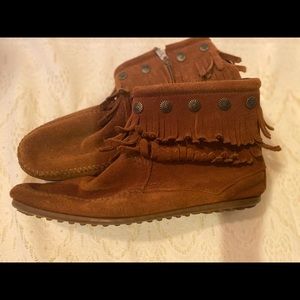 Minnetonka Moccasin Booties - like new